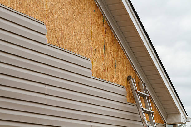 Professional Siding Contractor technician working in Inman, SC